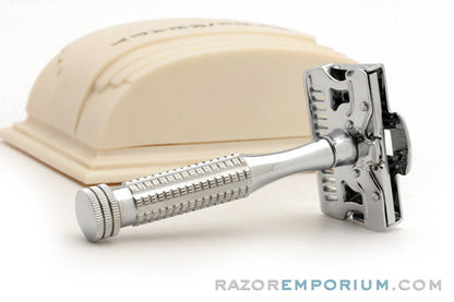 1930's Ever-Ready 1912 British Made Single Edge Safety Razor in Rare Cream Bakelite Art Deco Snap Case