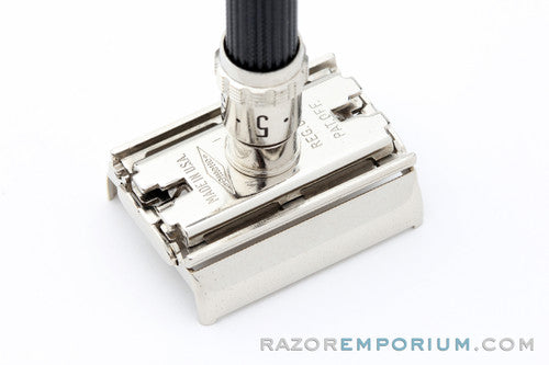 1976 Gillette Super Adjustable Safety Razor in Case W1
