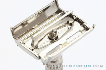 1957 Gillette C1 Red Tip Super Speed Double Edge Safety Razor