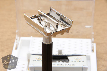 Gillette 1967 Black Handle Super Speed Safety Razor w/ Case - M4