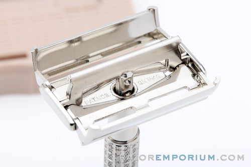 1956 B2 Gillette Regular Flare Tip Super Speed Safety Razor w/ Case