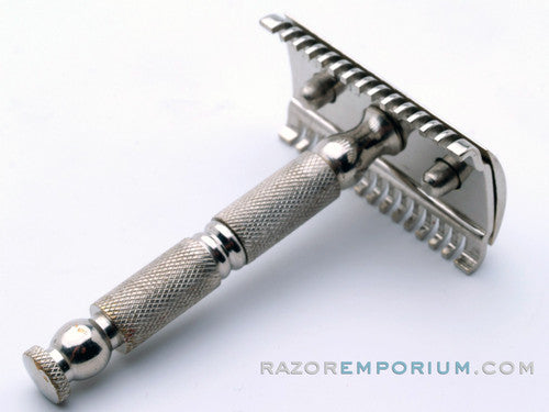 Feather Safety Razor w/ Travel Metal Case