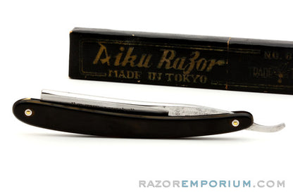 5/8" T. The Aiku'M No. 60 Straight Razor w/ Case | Tokyo