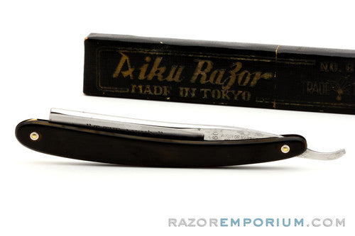 5/8" T. The Aiku'M No. 60 Straight Razor w/ Case | Tokyo