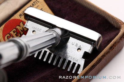 1930's GEM Micromatic Razor Single Edge TTO in Brown Case