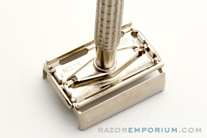 1959 E1 Gillette  Regular Flair Tip Super Speed Safety Razor Set w/ Case & Blade Bank