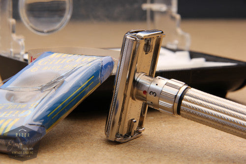 Gillette 1958 RED DOT Fatboy / $1.95 Adjustable DE Safety Razor in Case - Mint