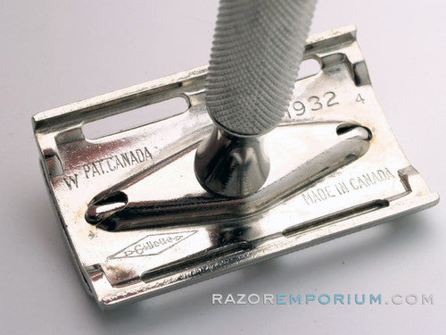 1951 W4  Gillette '1932' Ball End Tech Safety Razor | Made in Canada