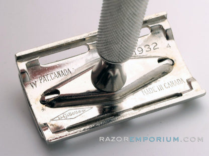 1951 W4  Gillette '1932' Ball End Tech Safety Razor | Made in Canada