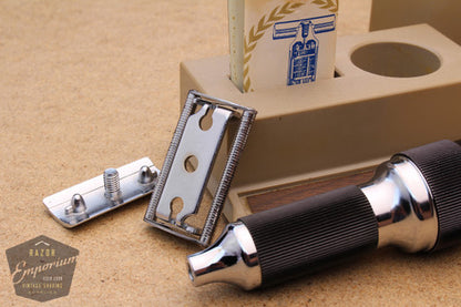 Stahly Live Blade Wind Up Vibrating DE Safety Razor - Black Handle w/ Box