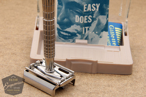 Gillette 1956 Regular Flair Tip Super Speed Safety Razor w/ Case