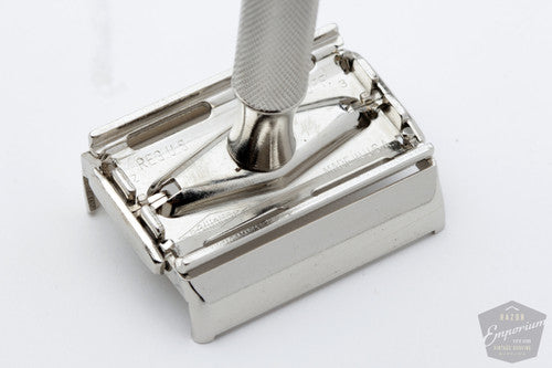 1954 Gillette Z3 Super Speed Double Edge in Blue Case