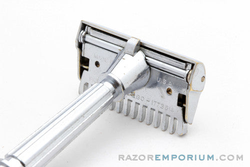 1930's Gem Micromatic Razor Single Edge in Bakelite Case