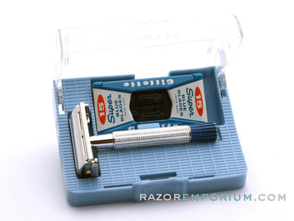 1957 C1 Gillette Blue Tip Light DE Super Speed Razor Nickel Set w/ Case & Blade Bank