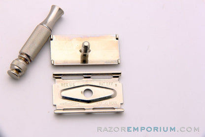 1965 Gillette Travel Tech Razor With Gold Tone Carrying Case - K3
