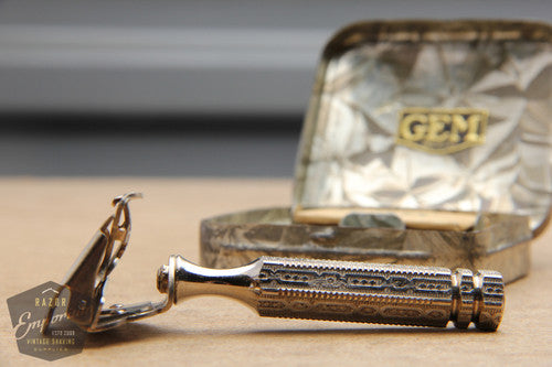 Gem 1912 Style Single Edge Safety Razor w/ Chain Link Handle in Metal Case