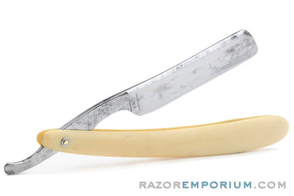 9/16 Fernando Esser Straight Razor | French tip