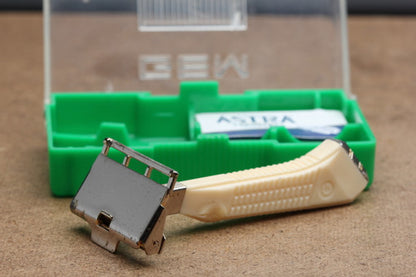 GEM 1950's G-Bar Single Edge Razor Green Case