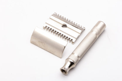 1930's Gillette NEW Long Comb Common Bar Razor Set  | Metal Case & Blade Bank