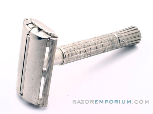 1965 K2 Flair Tip Super Speed DE Safety Razor Set Nickel w/ White Case & Blade Bank