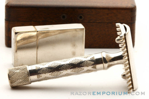 1921 Gillette New Improved Richwood Safety Razor Set w/ Case and Blade Bank