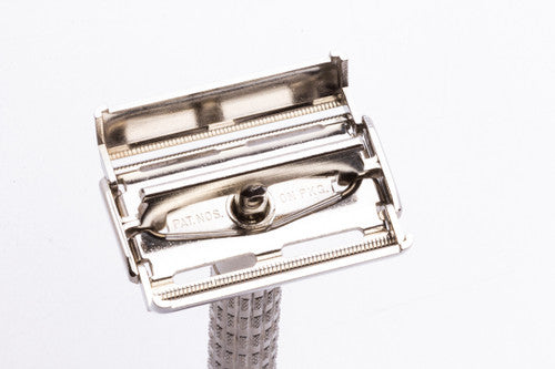 1957 Gillette Heavy Red Tip Double Edge Super Speed with Case C1