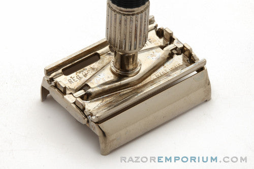 1968 Gillette Slim Twist Double Edge Safety Razor in Plastic Case