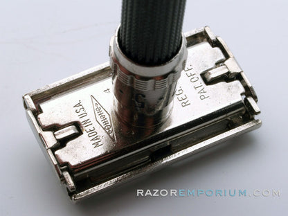 1974 U4 Gillette Super Adjustable 109 Safety Razor Set w/ Case & Blade Bank