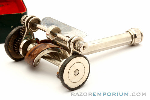 1920's Leslie Standard Safety Razor w/ Spiral Stropper Set & Blade Bank & Blades