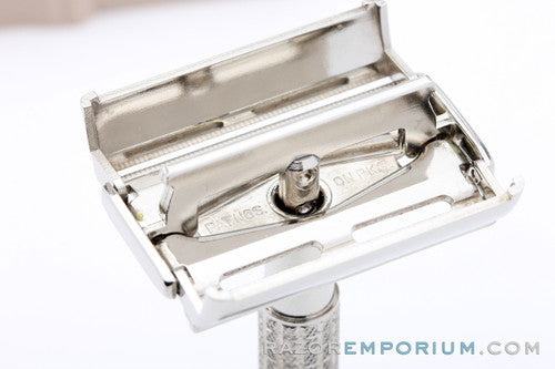 1956 B2 Gillette Regular Flare Tip Super Speed Safety Razor w/ Case & Blades