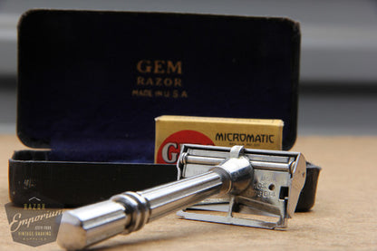 Gem 1940's Micromatic Clog Pruf Single Edge Safety Razor w/ Black Leather Case - Mint