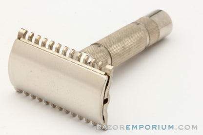 1930's Gillette NEW Deluxe Norfolk Tuckaway DE Safety Razor Set w/ Blade Bank & Original Box