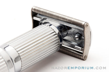 1940's Stahly Live Blade Wind-Up Vibrating DE Safety Razor Set