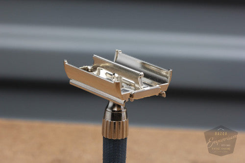 Gillette 1973 Knack Double Edge w Plastic Case