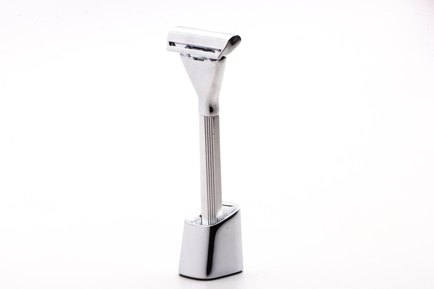 Supply |The Single Edge Max Razor Stand - Silver