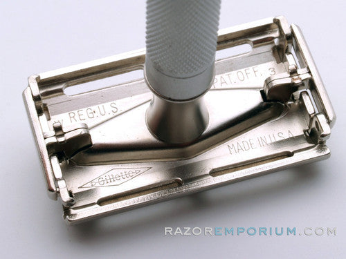 1951  W3 Gillette Black Tip DE Super Speed Safety Razor