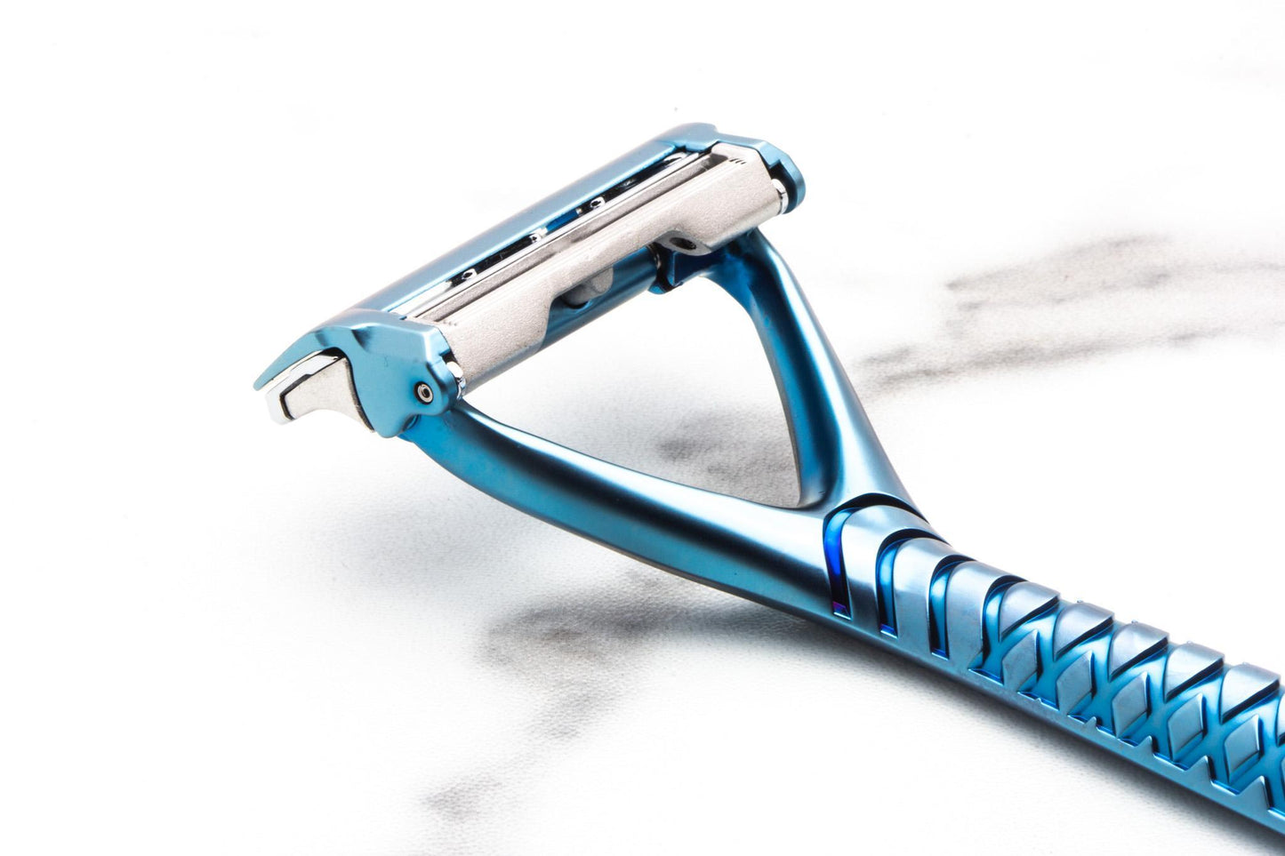 Leaf Two Razor | Double Blade Pivoting Razor - Glacier