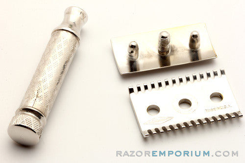 1926 Gillette Silver New Improved Style Travel (DE) Safety Razor Set w/ Blade Bank & Case