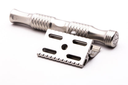 Timeless Razor | Stainless Steel Scalloped .095mm Baseplate With Pineapple Handle & Stand