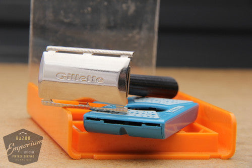 Gillette 1972 French Travel Tech w/ Bakelite Handle Safety Razor Set - S4